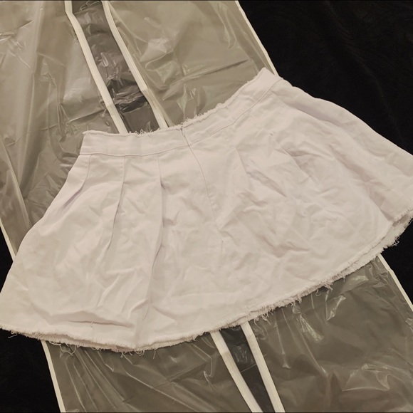 UNWORN XXL Delia’s Pleated Skirt - from Dolls Kill - Picture 3 of 3